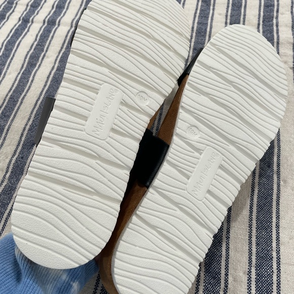 Women’s sandals size 10 - Picture 2 of 5